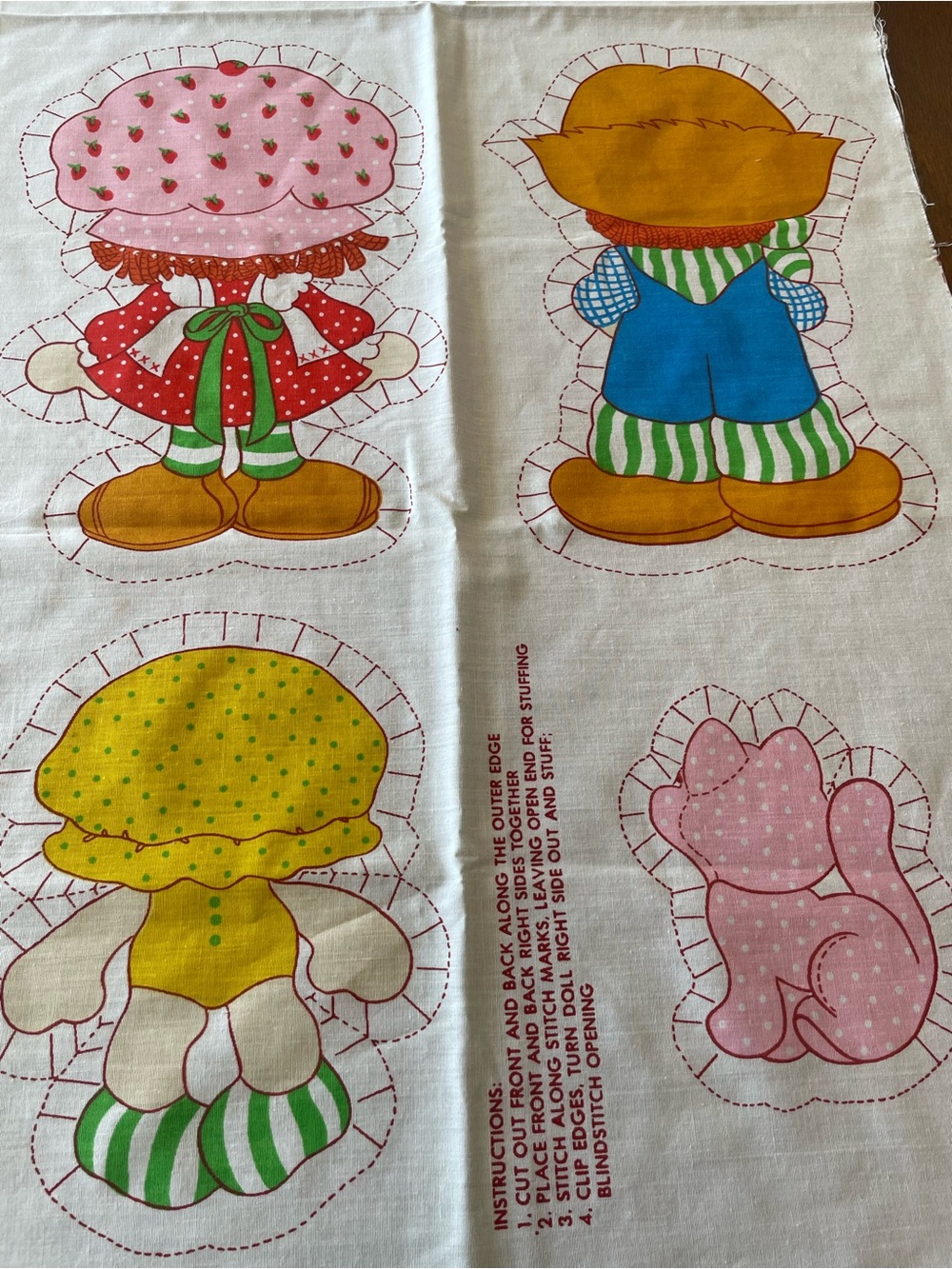 Strawberry Shortcake Cut & Sew Fabric Pattern 1981 Spring Mills New - Picture 4 of 4